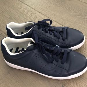 navy blue tennis shoes womens
